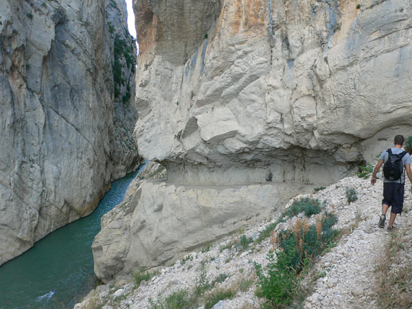 Cuando el pantano de Canelles está lleno este camino queda debajo del agua (ver siguiente fotografía)
