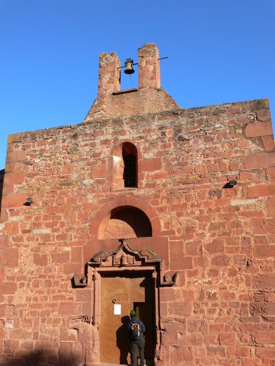 Entrada a la ermita rom�nica 