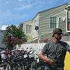Rellenando papeles para alquilar las bicicletas / Ruta en Bici Una vuelta por Key West 