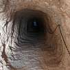 Entrada del túnel de 50 metros -es en subida y algo resbaladizo- / Ruta Roja al Peñón de Ifach 