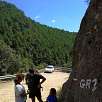 Señal de GR1 en la carretera / Pont Cabradís 