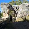 Detalle más cercano del puente de roca / Ruta a pie Los Callejones de las Majadas. Serranía de Cuenca 