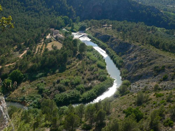 Panorámica del río Albaida con la Casa de la Llum 