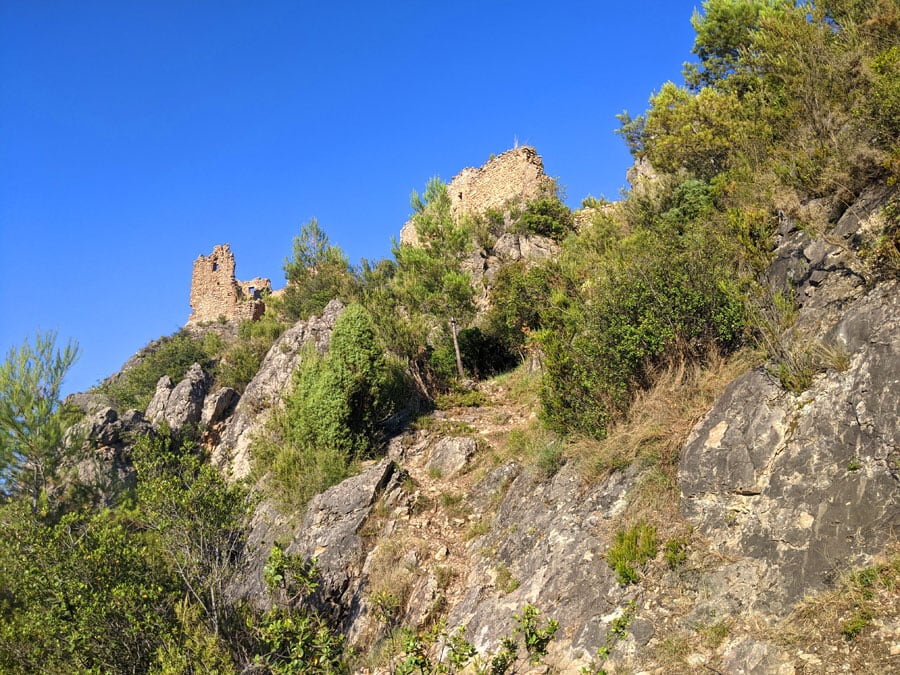 Cerca de las ruinas del castillo de Espadilla 