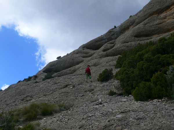  La bajada la hacemos por la vía directa superando pequeños balcones hasta el Paso de Nartesa 