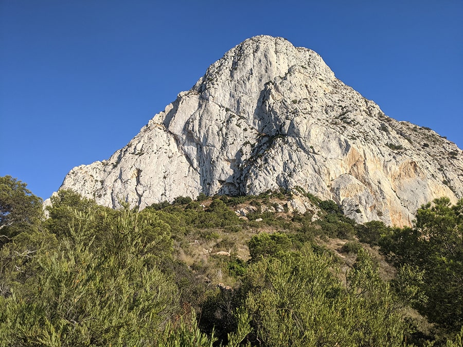 Vista de la cara norte por donde sube la vía del Pany IV+ 