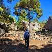 Entramos en la zona de ruinas / Ruta a pie Los Callejones de las Majadas. Serranía de Cuenca 