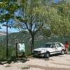 Parking cerca del campo de fútbol y junto a un panel indicador / Ruta a pie Cingles de Malanyeu 