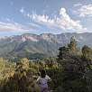 Sierra del Cadí desde la cima del tossal de Beders -hay unas ruinas en la cima de una antigua construcción- / Ruta a pie Cadí en familia: El Querforadat  