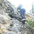 Primer resalte equipado con grapas de ferrata 
