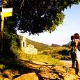 Desvío de caminos junto a la ermita de Sant Miquel de Sacot 