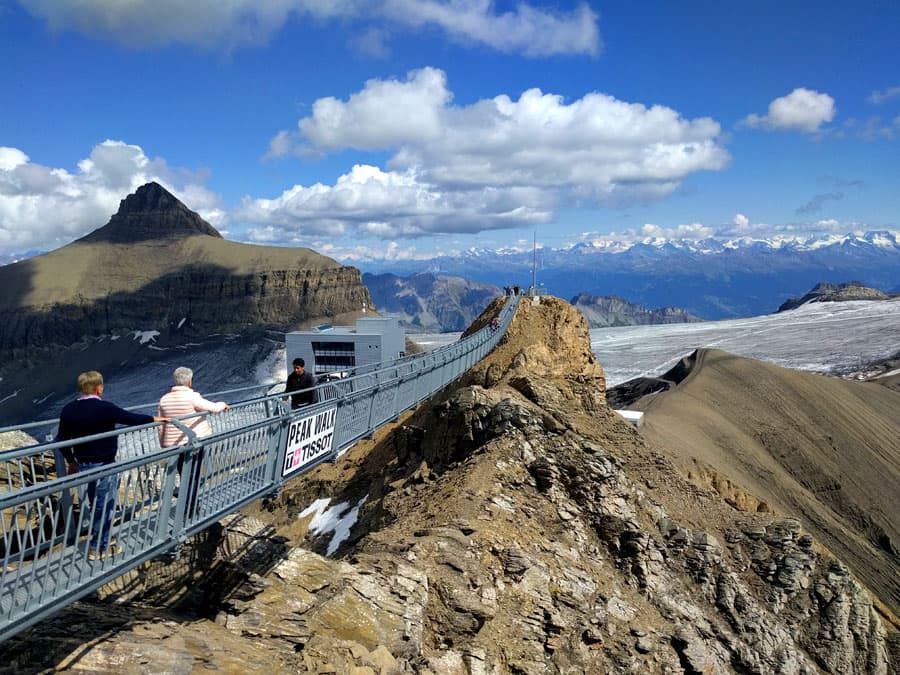 View of the 107 metre-long walkway over the Scex Rouge with the Oldenhorn (3,123 m) on the left.