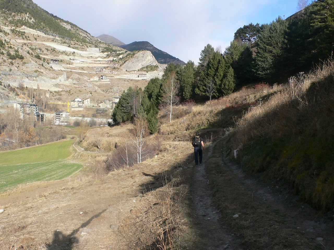 Cerca de Canillo con vistas a las paredes del Roc de Quer