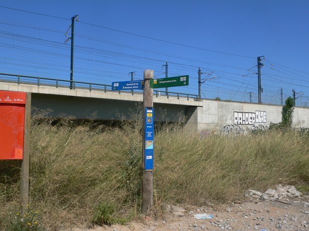 Indicadores verticales que coinciden con el Camí de Sant Jaume 