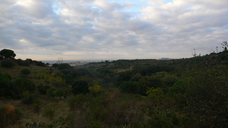 Vistas a Sant Adrià y Montjuic desde el mirador de Sant Jeroni de la Murtra 
