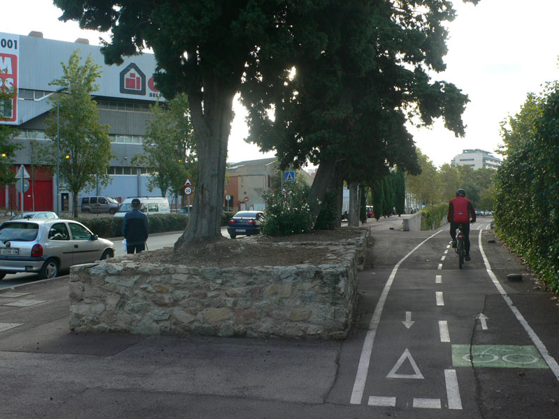 Carril bici después de cruzar la autopista C-31 