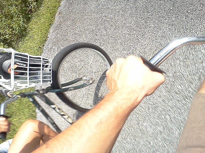 Vista delantera de las vetustas bicicletas de alquiler 
