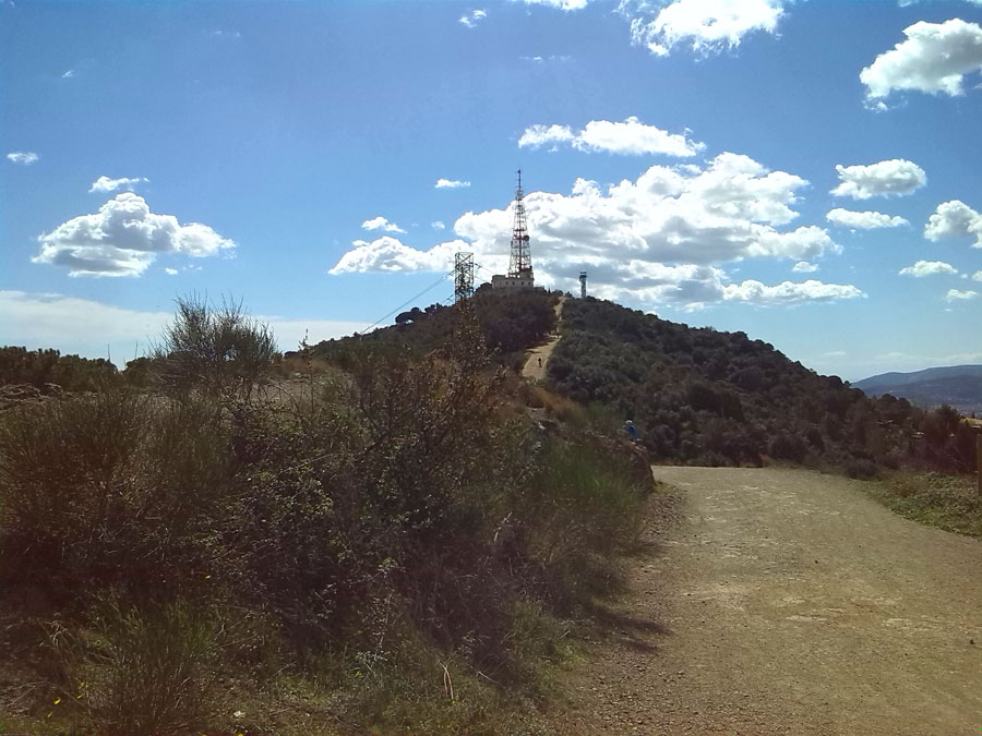 Vista atrás al repetidor de Sant Pere Màrtir. 