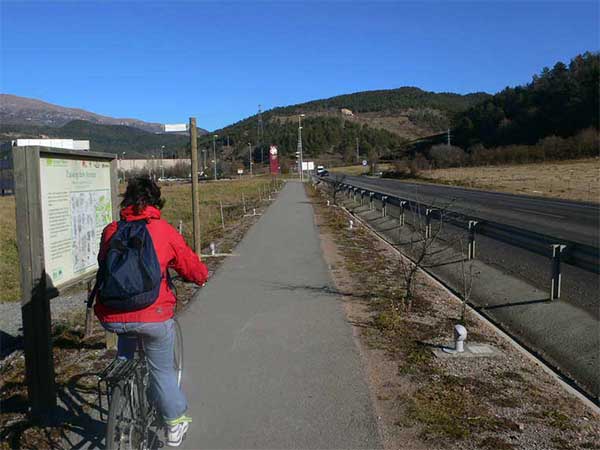 Saliendo de Ripoll junto a la C-26. Tramo iluminado 