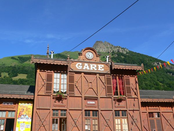 Antigua estación de tren de Cauterets reconvertida en sala de cultura 