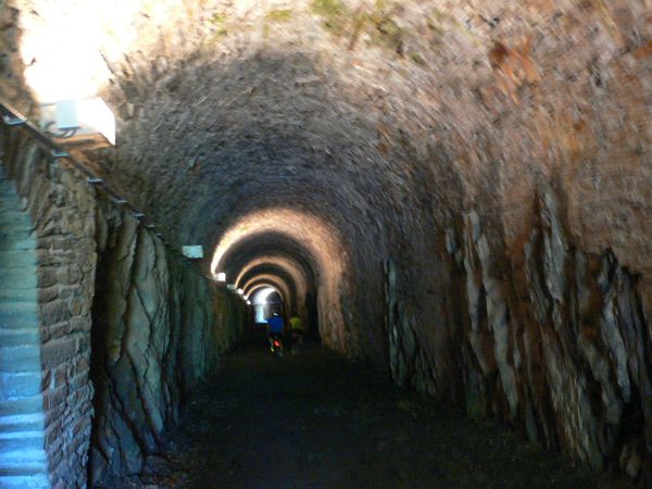 Túnel iluminado 