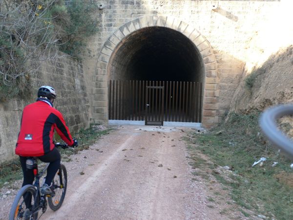 Túnel cerrado (2009) nos llevaba a Valdealgorfa. Hay una variante por arriba con varios repechos 