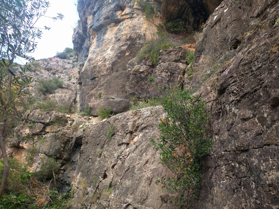 Primer muro previo al inicio de la vía ferrata 