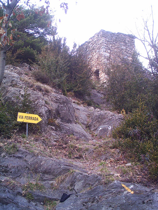 Signpost indicating the beginning of the route 