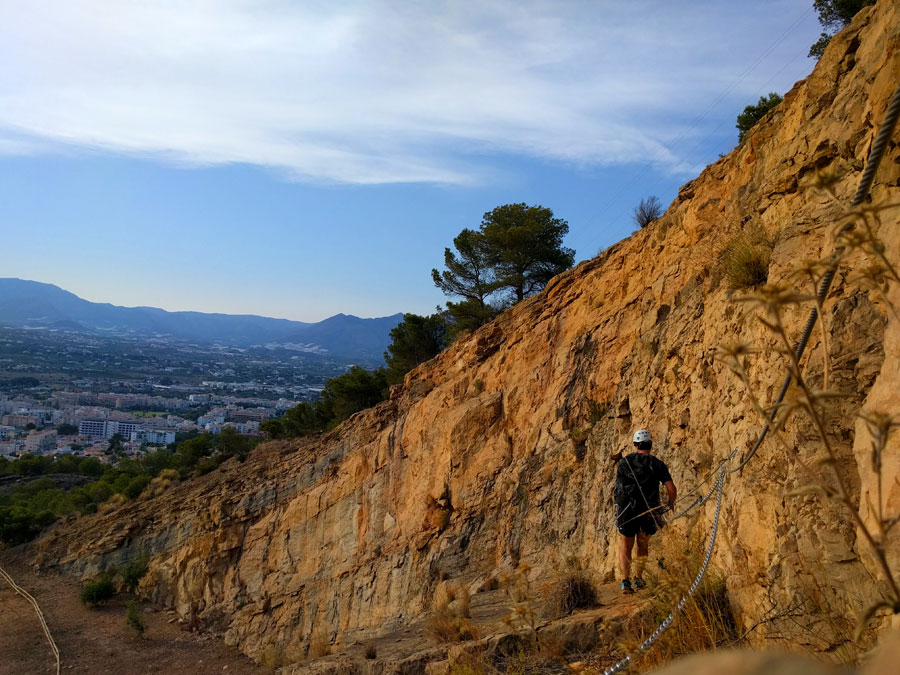 Walking on the ledge that leads us to the rappel 