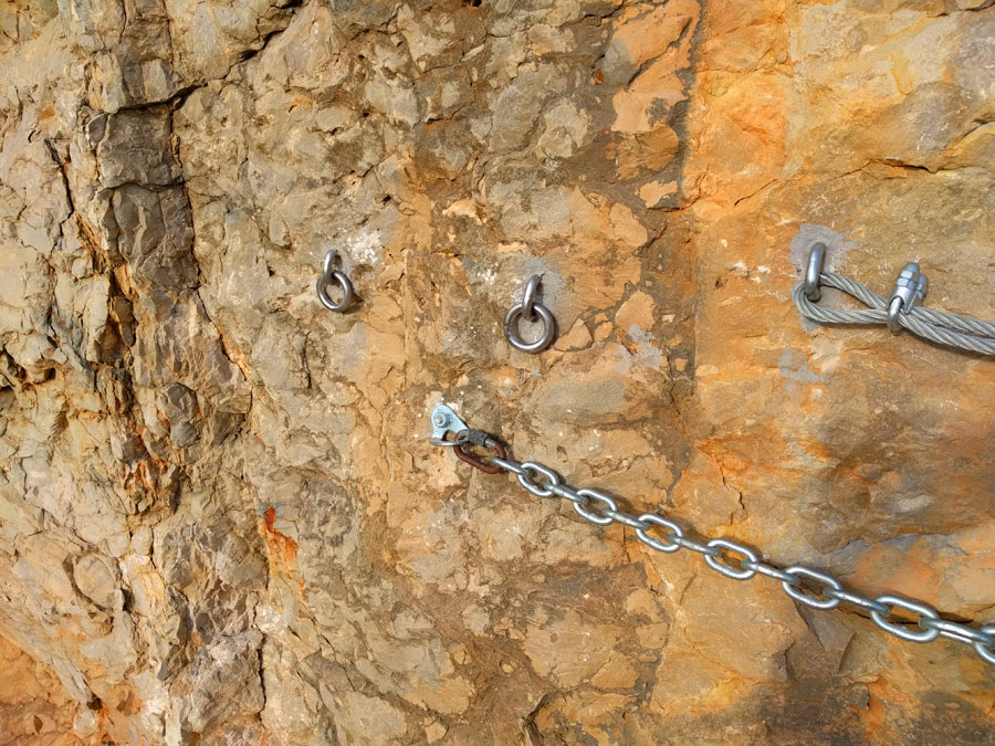 Rings to mount the 15-meter rappel 