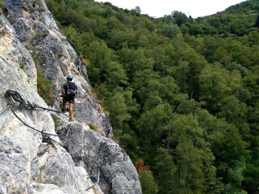 We approach the second section flanking to the right 