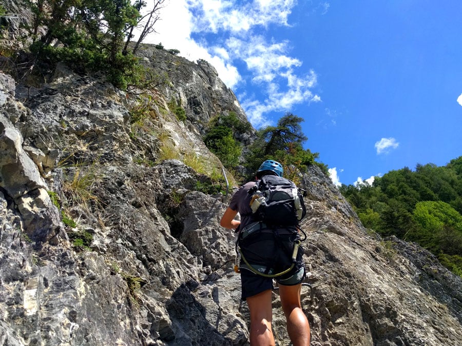 We carry on along the western face of the wall -less vertical- 