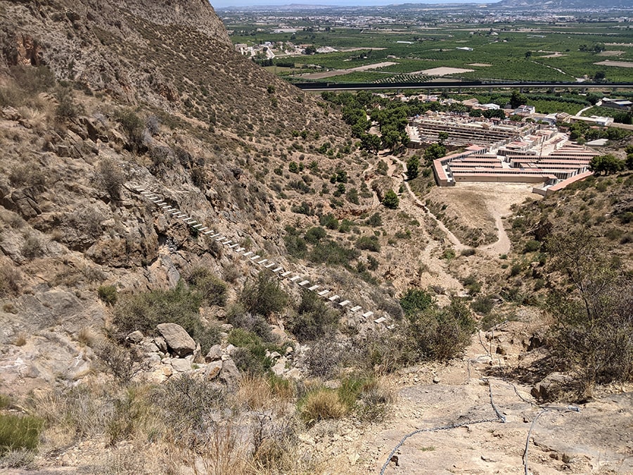 Vista atrás al primer puente colgante de 26 metros 