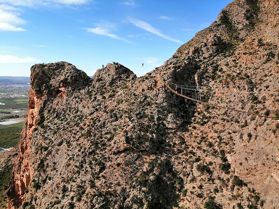 Pasarela y puentes nepalís en lo alto de la vía ferrata ©Juan Agulló Artero 