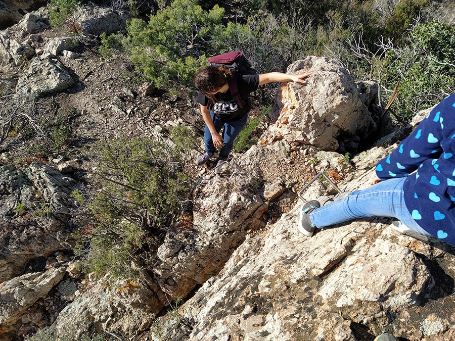 Grapa para bajar un escalón 
