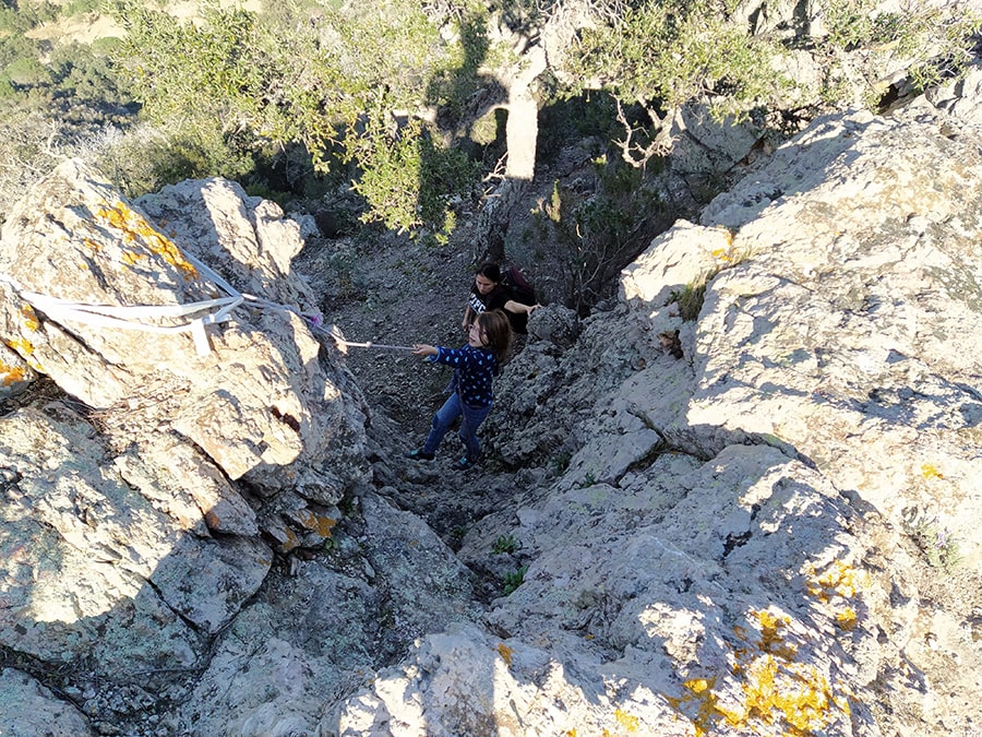 Bajada equipada del Puig de l'Elsa con una cuerda anudada