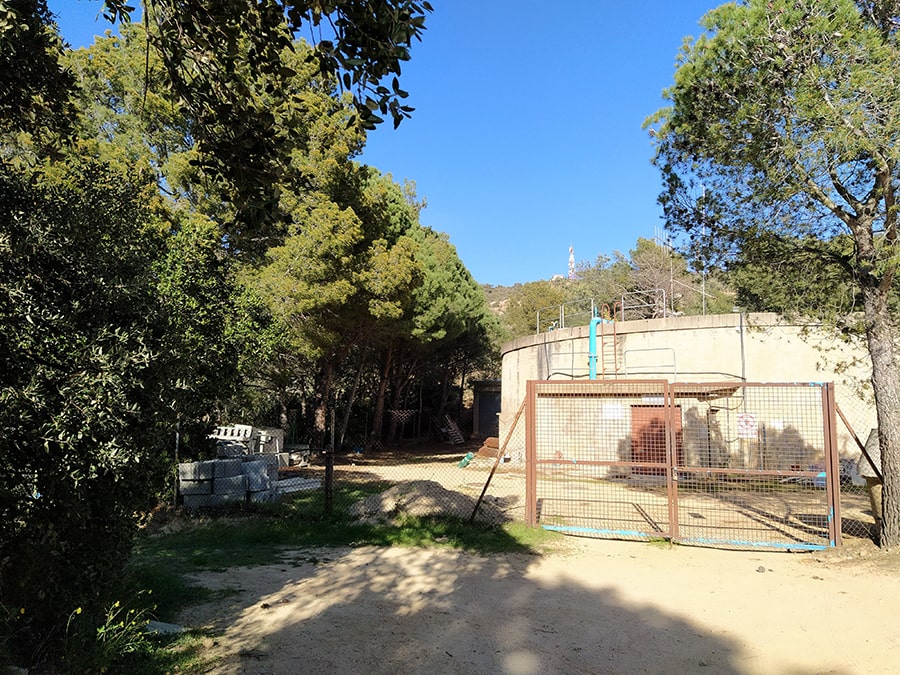 Dejamos a mando derecha varias instalaciones y casas 