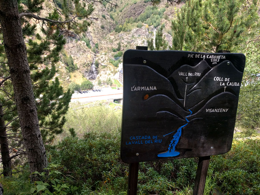 Signpost opposite the Vall del Riu waterfall 