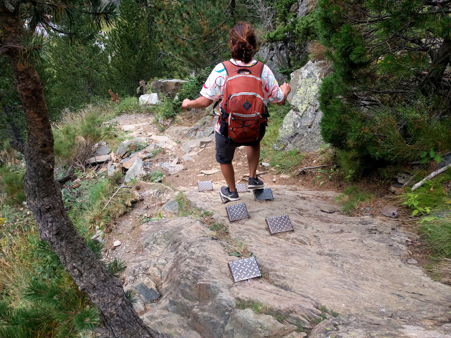 Section equipped with metal steps 