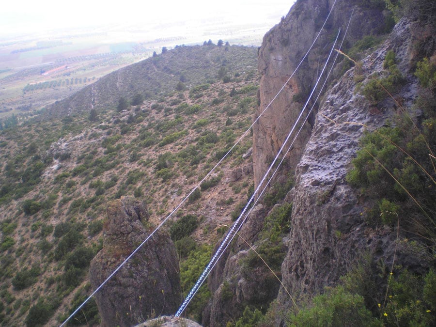 Puente tibetano con cadenas © Swift Wild 