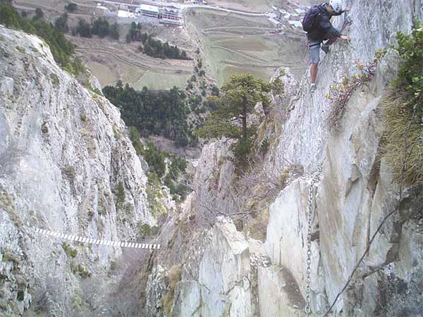 The ferrata creeps up along the central part of the Canal del Grau 