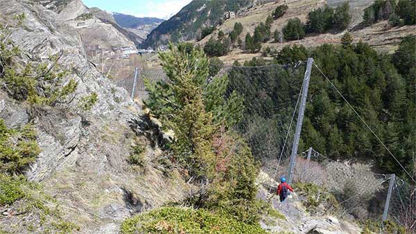 We say goodbye to the route -at road level- through the anti-landslide meshes 