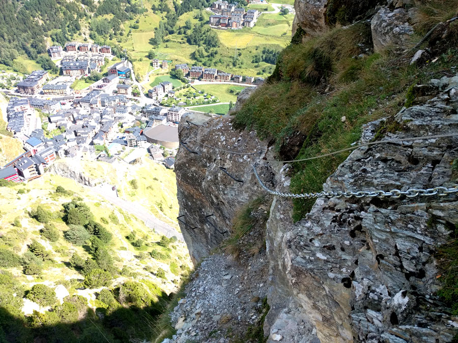 We’ll take this way down if we want to descend via the 85m rappel 