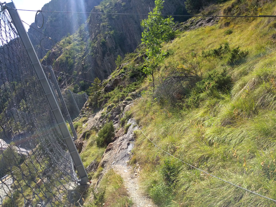 We’ll get to la Canal de la Mora following the life wire 