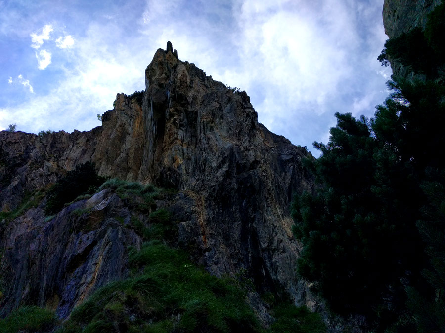 Looking up at Roc del Gos 