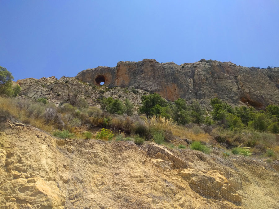 El Forat de Canelobre desde la carretera 