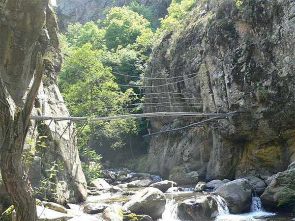 Tercer puente que cruza el r&iacute;o Caran&ccedil;a 