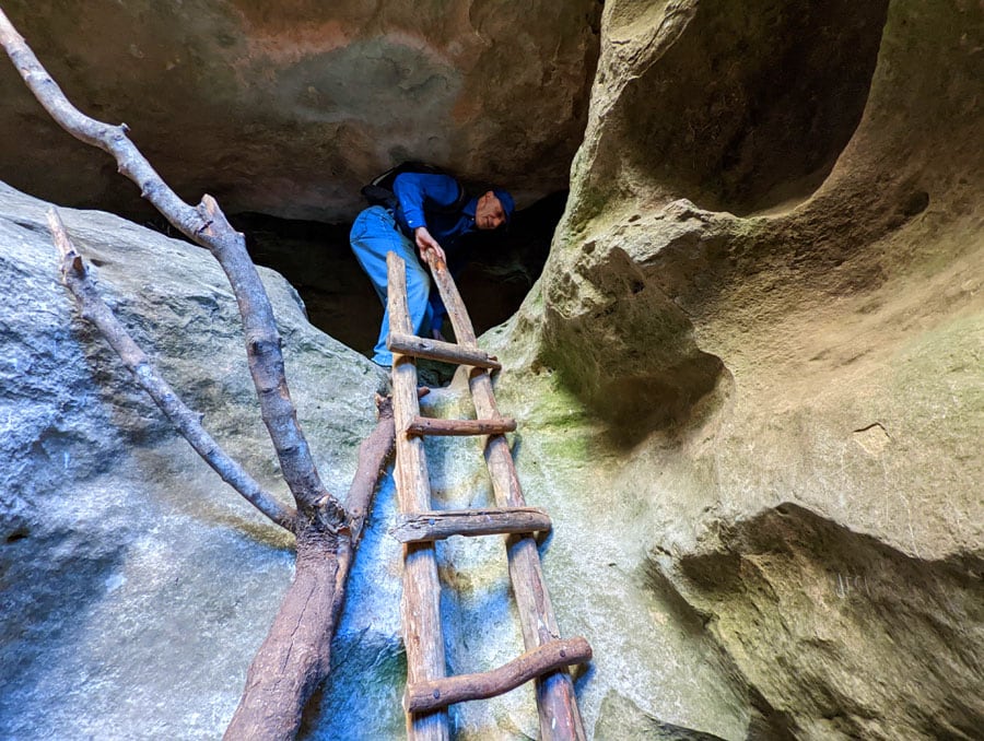 Parte superior de la segunda escalera -hay que agacharse-