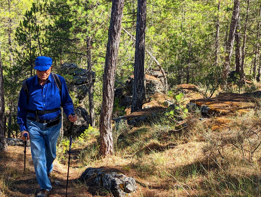 Subimos sin camino definido hacia la pista superior 