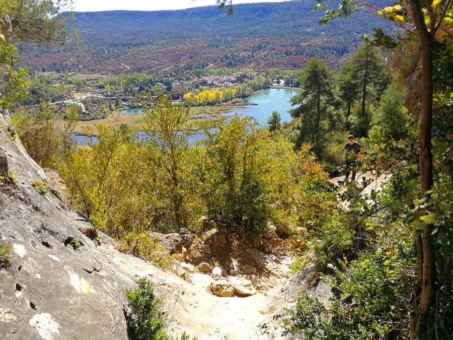 Vistas a la laguna de Uña desde la cornisa 